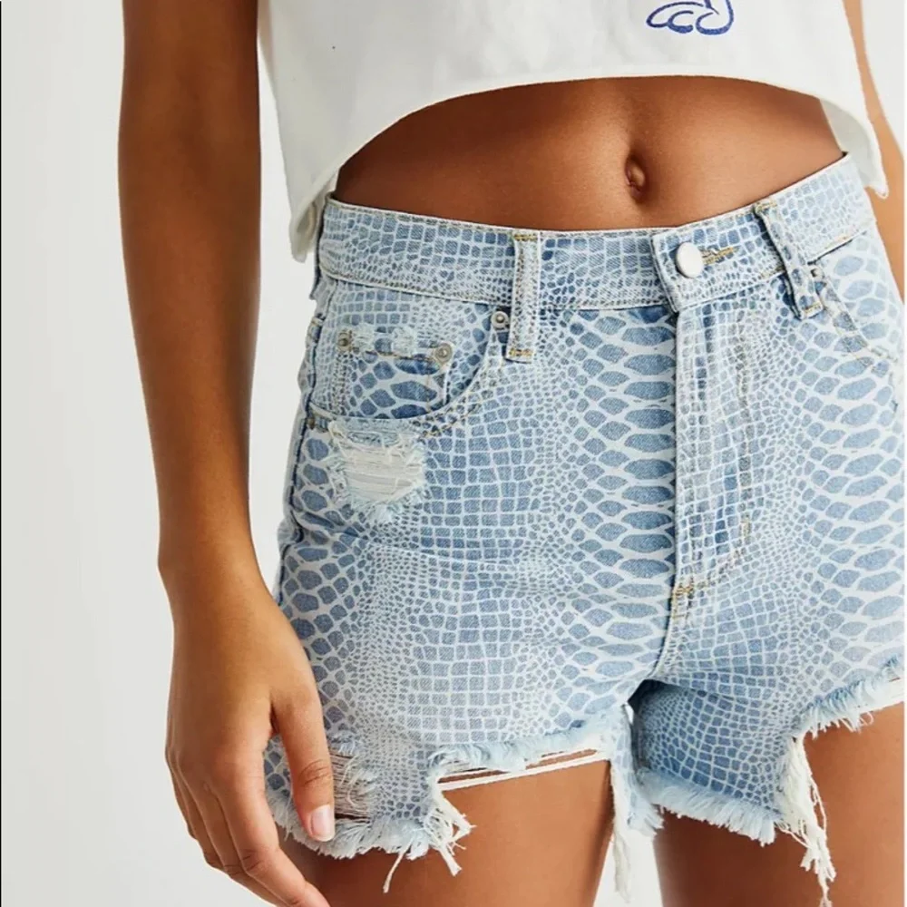 Blue revival snake print shorts - Picture 2 of 2